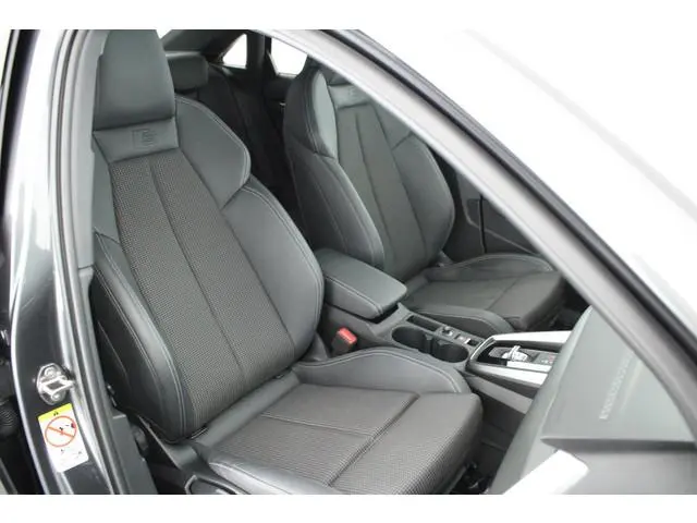 Audi A3 Limousine 35 TFSI 150pk S-Tronic 2x S-Line Stoelverwarming Privacyglass Virtual Cockpit Navi...