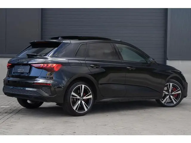 Audi A3 Sportback 45TFSIe S-line Competition PANO MATRIX CAMERA SFEER STOELVERWERWARMING