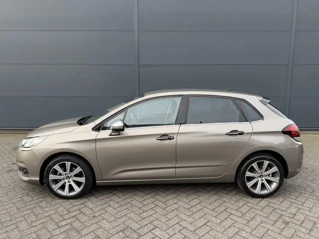 Citroën C4 130pk Feel Collection (Trekhaak - Keyless Entry - Parkeersensoren V+A - 17" - Automatisch...