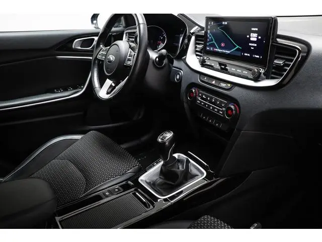 Kia XCeed 1.4 T-GDi DynamicPlusLine | HALF LEDER | STUURVERWARMING | DAB | APPLE | CAMERA | 18"