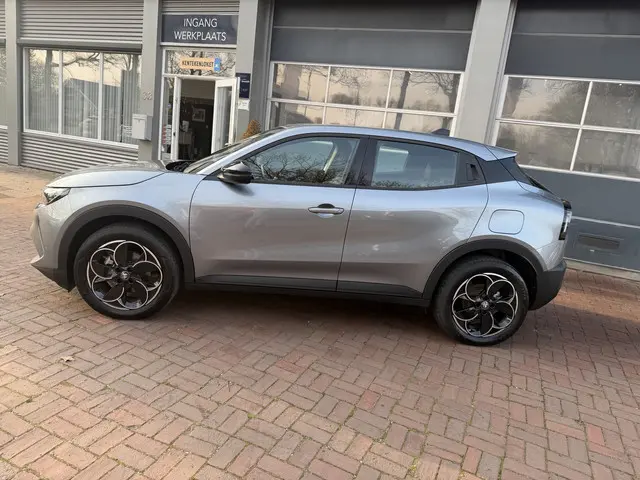 Alfa Romeo Junior Elettrica Speciale 54 kWh | ACC | Clima | LED  05-2025 10.537 KM