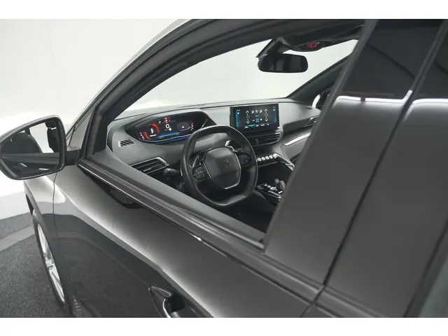 Peugeot 5008 PureTech 130 EAT8 Active Pack Business | 7 Zitplaatsen | Camera | Navigatie | Apple Car...
