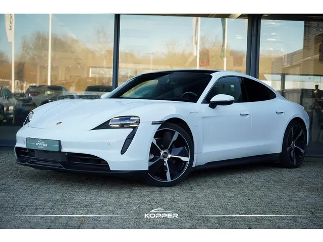 Porsche Taycan Performance 84 kWh / Pano / Warmtepomp / Bose / Luchtvering / 21''
