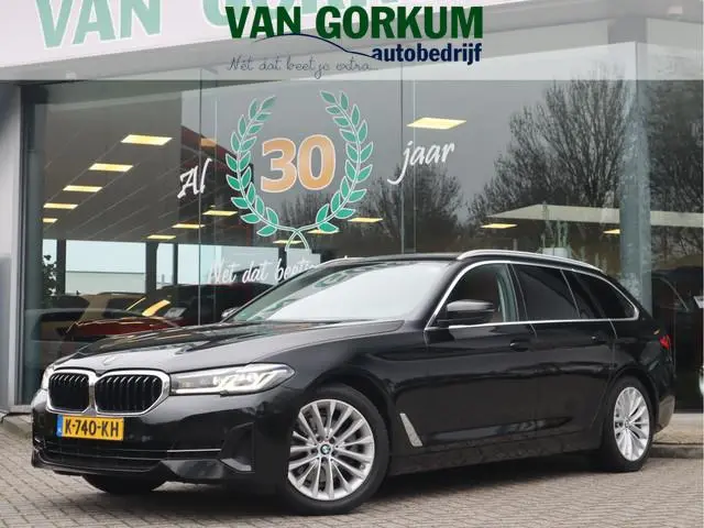 BMW 5-serie Touring 520i High Executive Edition Trekhaak/ Stoelverw. / Leder / Voorzien van 2 jaar A...