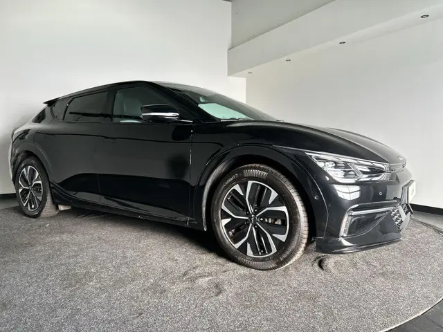 Kia EV6 GT-Line 77.4 kWh Panorama schuif/kanteldak, elektr. bed. stoelen voor, warmtepomp, LMV 19''...