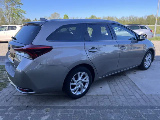 Toyota Auris Touring Sports 1.8 Hybrid Lease pro / Stoelverw. / Panorama / Camera /  Leder / Cruise...