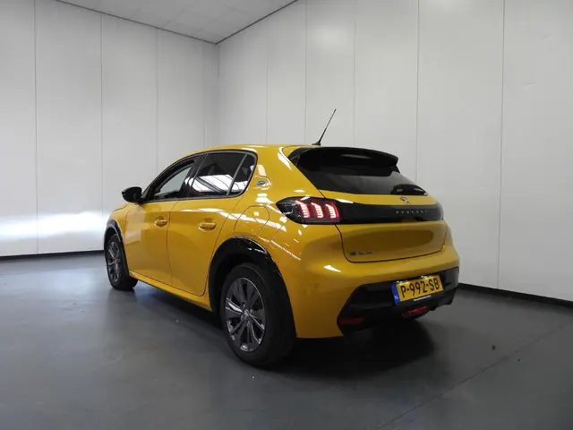 Peugeot e-208 EV Allure Pack 50 kWh NAVI/CAMERA/CLIMA/ADAPT.CRUISE/LED/16"LMV!