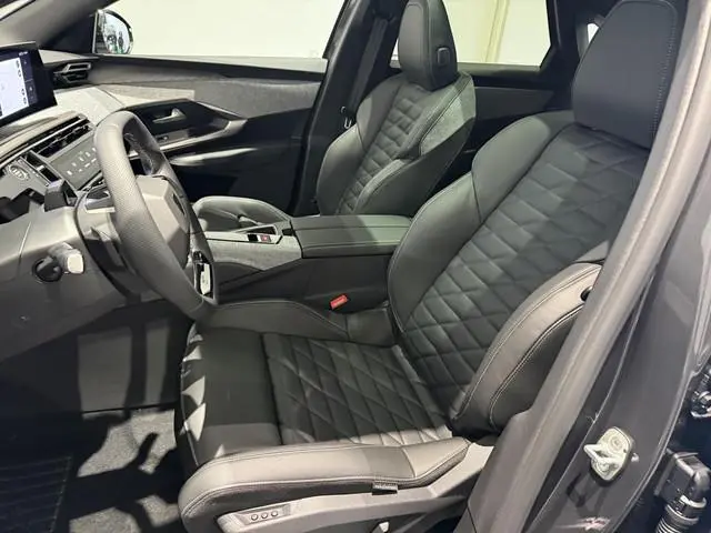Peugeot e-3008