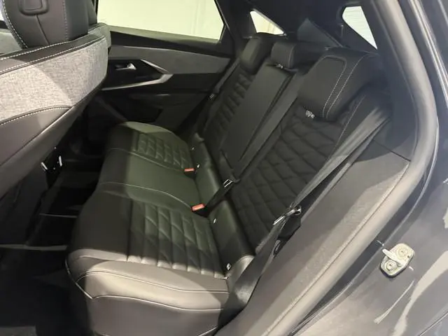 Peugeot e-3008