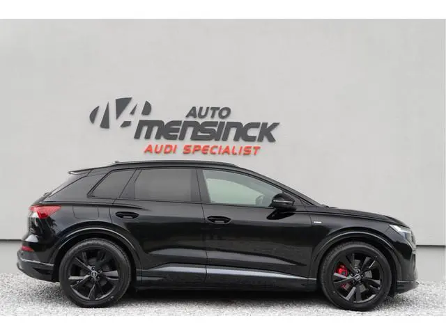 Audi Q4 e-tron 40 / 2x S-line/ Standkachel/ Adaptive Cruise Control/ Head-Up Display/ 150kW (204PK)