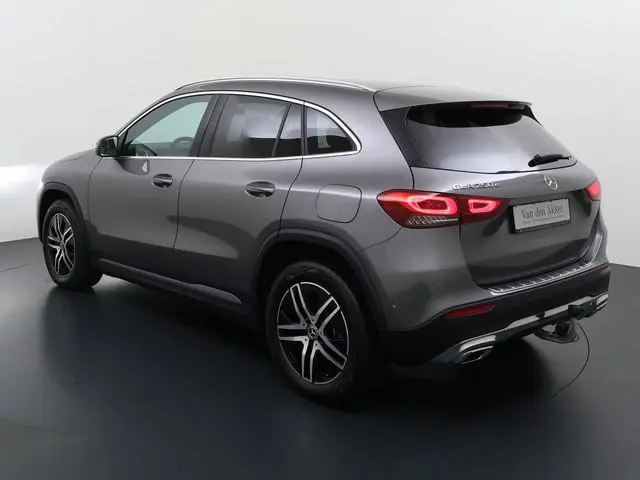Mercedes-Benz GLA-klasse 250e Luxury // SoH 95,2% // Trekhaak // Carplay // Camera // Sfeerverlichti...