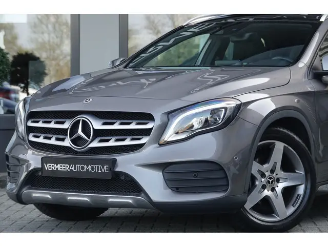 Mercedes-Benz GLA-klasse 180 Business Solution AMG | Panoramadak | Camera | Navi | Sfeer |