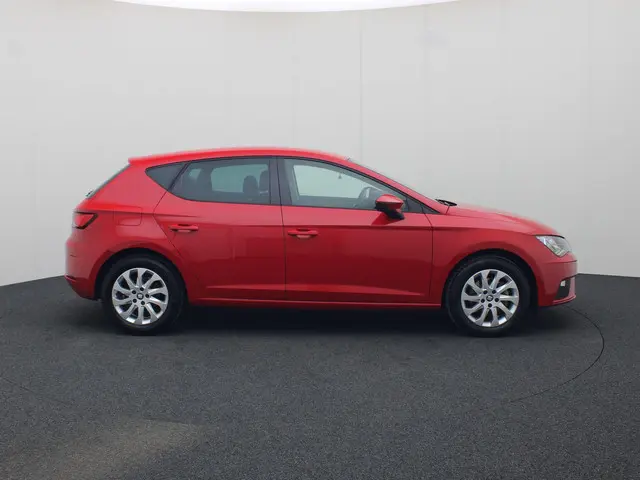 SEAT Leon 1.5TSI/130PK Style Ultimate Edition · Navigatie · Camera + Parkeersensoren · Apple/Android