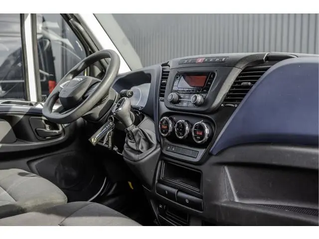 Iveco Daily **35S14V 2.3 L2H2 | Automaat | Euro 6 | Cruise | Climate | 3500 KG Trekgewicht | Trekhaa...