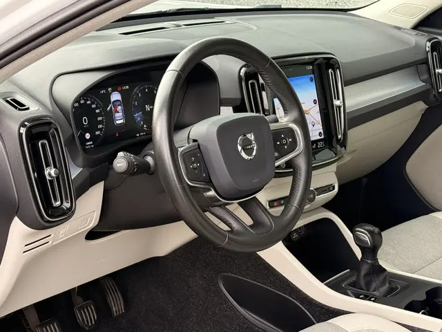 Volvo XC40 1.5 T3 | Pano | Navi | ACC | Achteruitrijcamera | Stoelverwarming | Apple Carplay |