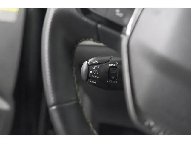Peugeot 208 PureTech 100 GT | Camera | Apple Carplay | Parkeersensoren | Navigatie
