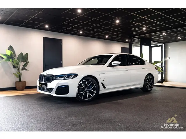 Bmw 5-serie 545e xD High Ex. Ed. | HuD | H&K | Open Dak | Trekhaak |