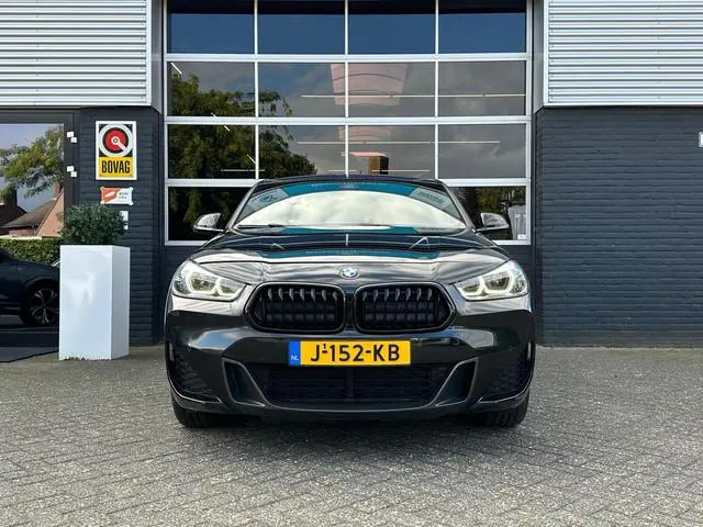 BMW X2 sDrive18i High Executive, M-pakket, Automaat, Cruise, Head-up, Camera, Navi, PDC, NAP