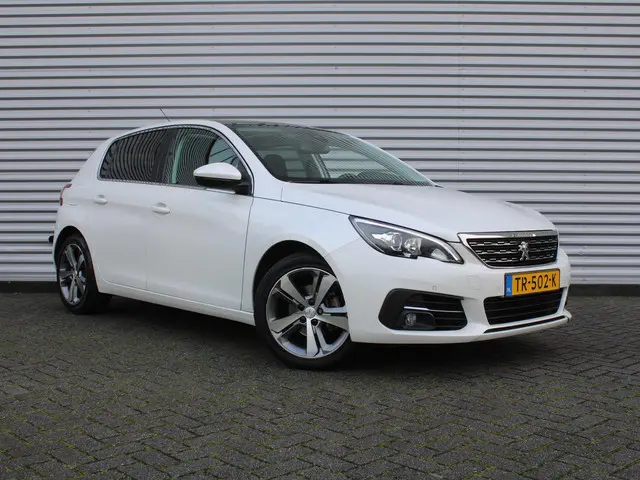 Peugeot 308 1.2 PureTech Allure | Panoramadak | 17” LM | Parkeersensor v+a | Navi | Cruise | Clima |...