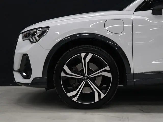Audi Q3 Sportback 45 TFSI e Edition [TREKHAAK, APPLE CARPLAY, ANDROID AUTO, CAMERA, STOELVERWARMING,...