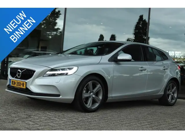 VOLVO V40 2.0 T3 MOMENTUM | STANDKACHEL | TREKHAAK | LED | STOELVERW. | NAVI