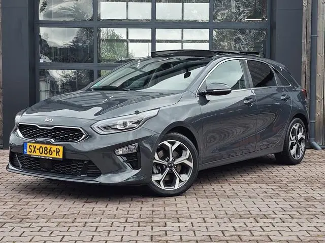 Kia Ceed 1.4 T-GDi ExecutiveLine | Navi | Pano | Trekhaak | Leer | Stoelverwarming | Keyless | Elek....
