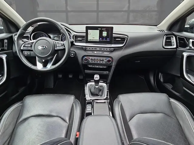 Kia Ceed 1.4 T-GDi ExecutiveLine | Navi | Pano | Trekhaak | Leer | Stoelverwarming | Keyless | Elek....