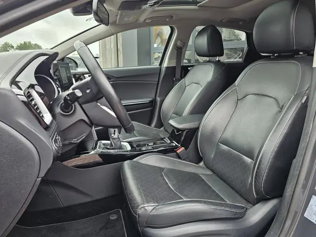 Kia Ceed 1.4 T-GDi ExecutiveLine | Navi | Pano | Trekhaak | Leer | Stoelverwarming | Keyless | Elek....