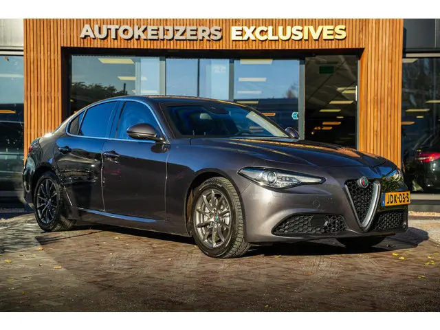 Alfa Romeo Giulia 2.0 T AWD B4 + GEPANTSERD 280 PK | Diplomatiek veiligheidsglas | Ex-regeringsauto...