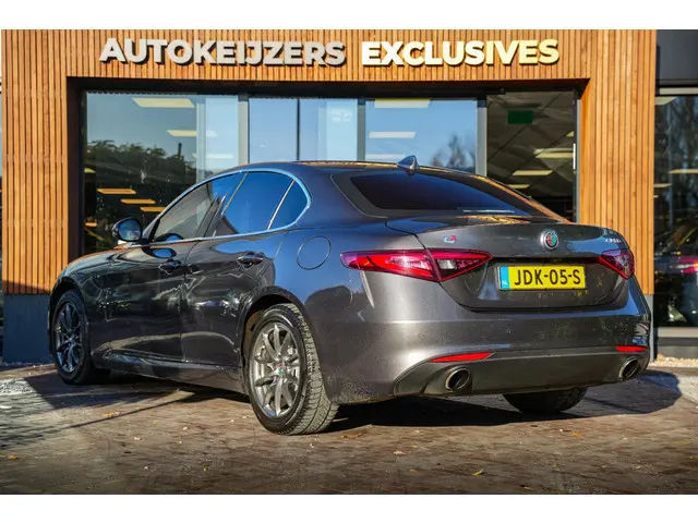 Alfa Romeo Giulia 2.0 T AWD B4 + GEPANTSERD 280 PK | Diplomatiek veiligheidsglas | Ex-regeringsauto...