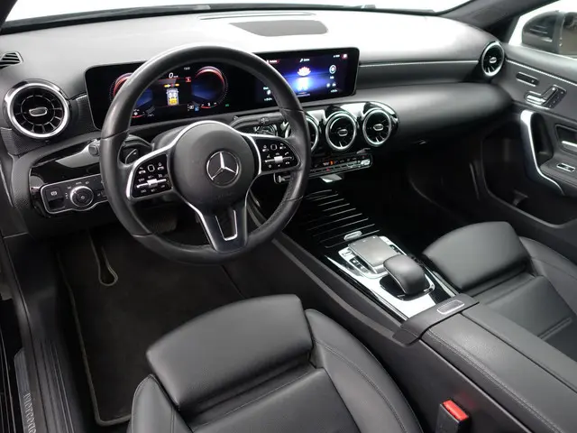 Mercedes-Benz A-klasse 220 AMG Prestige Plus Aut- Memory Seats, Camera, Park Assist, Leder Interieur...