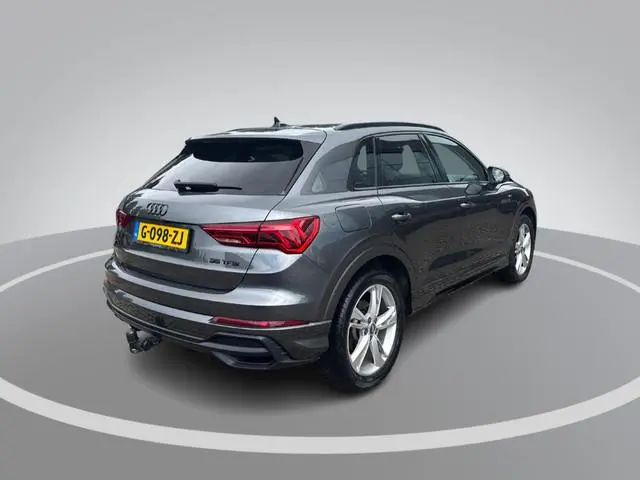 Audi Q3 35TFSI 110KW/150PK S-Line · Camera · Trekhaak · Panoramadak · Stoelverwarming · Apple/Androi...
