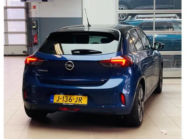 Opel Corsa-e Elegance 50 kWh | e-Launch Edition | Winter Pakket | Adaptieve Matrix LED | Camera | Do...