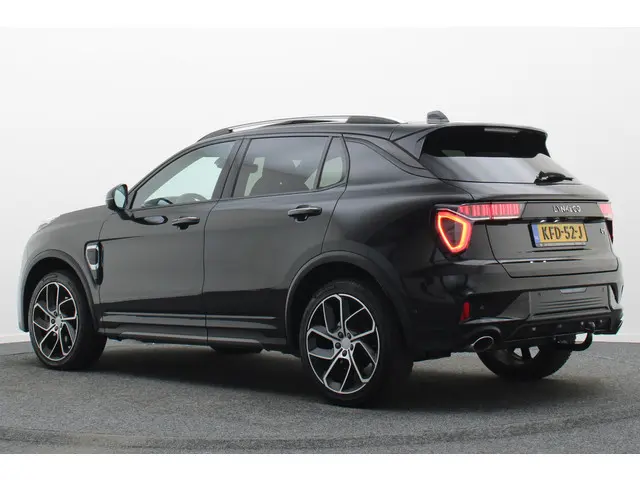 Lynk & Co 01 1.5 Plug in Hybrid 360° Camera, Panoramadak, ACC, Verwarmd Stuurwiel, Trekhaak, 20''