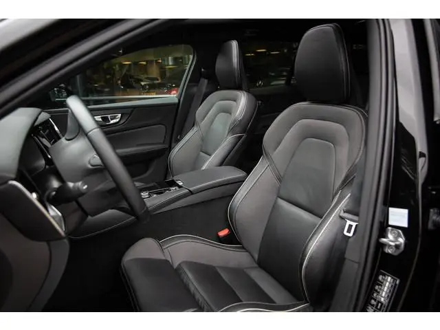 Volvo V60 2.0 T6 Recharge AWD R-Design , Pano, Nappaleder, Carplay, Camera