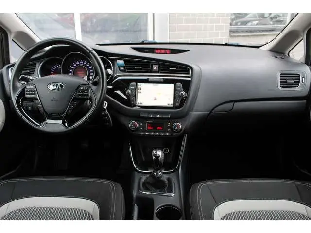 Kia Cee'd 1.0 T-GDi DynamicLine / Camera / Navigatie / N.A.P.
