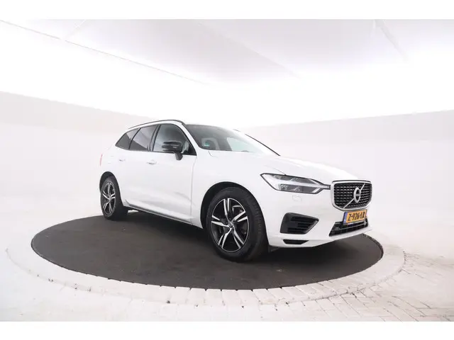Volvo XC60 2.0 T8 Twin Engine AWD R-Design Luchtvering, Stoelverwarming, Panorama, Apple Carplay,