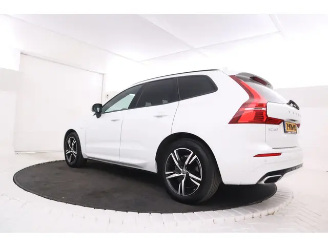Volvo XC60 2.0 T8 Twin Engine AWD R-Design Luchtvering, Stoelverwarming, Panorama, Apple Carplay,