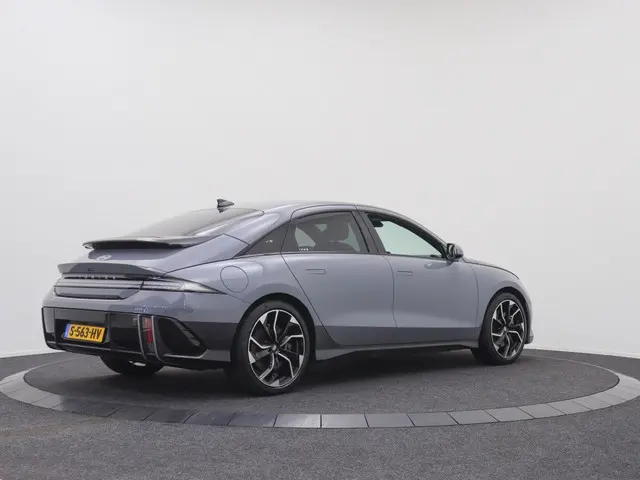 Hyundai IONIQ 6 Connect 77.4 kWh | Dealer onderhouden | Stoelverwarming