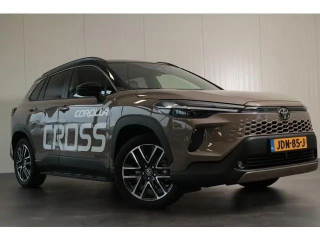 Toyota Corolla Cross Hybrid 180 Executive, Facelift, Blind Spot, Parkeersensoren, Leder, Treeplanken