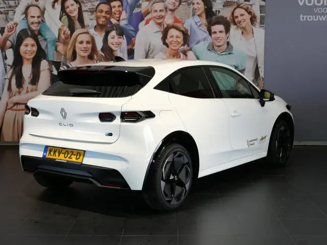 Renault Clio 1.8 Hybrid 160 techno *Vraag naar beschikbaarheid* - 18" LMV - Parkeerassistent - 360 c...