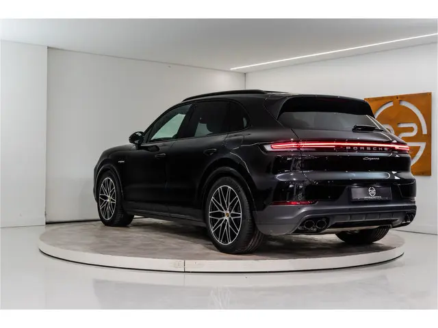 Porsche Cayenne 3.0 E-Hybrid 470PK | InnoDrive | Pano | Matrix | Luchtvering | Bose | Fabrieksgarant...