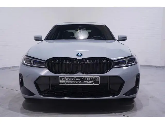 BMW 3-serie 330e M Sport Head up Schuifdak Camera Memory Shadowline 20 Inch Apple Carplay Travelpakk...