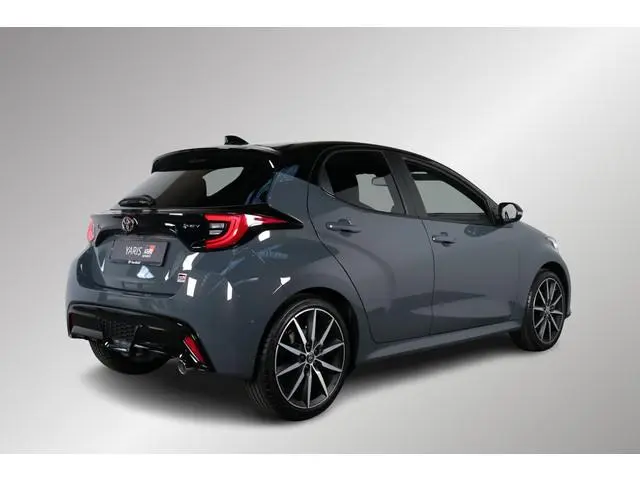Toyota Yaris 1.5 Hybrid 130 GR Sport, Plus pack, Nieuw en in juni leverbaar met € 2.000,- voordeel