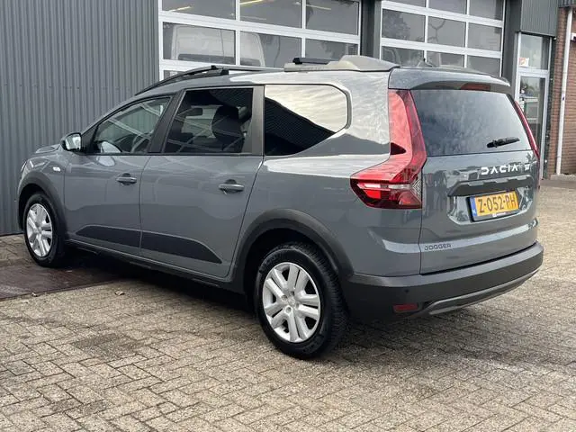 Dacia Jogger 1.0 TCe 110 Expression 7p. Airco Cruise controle Stuurwielbediening Telefoonverbinding...