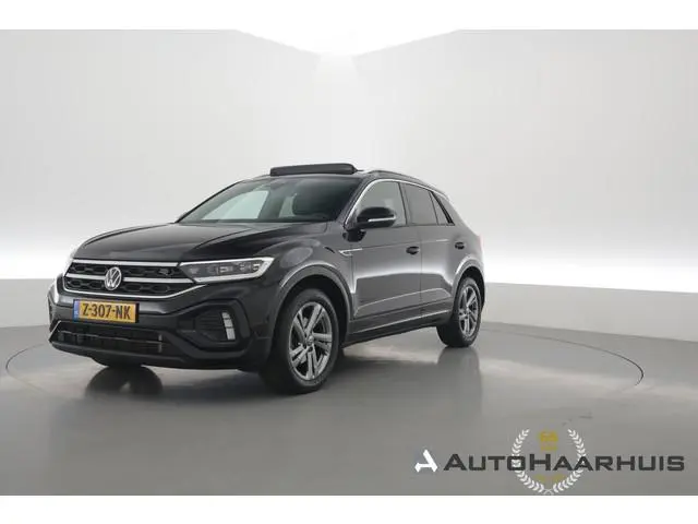 Volkswagen T-Roc 1.5 TSI R-Line | Rijklaar!! | Pano | IQ Lights | Camera | Adapt. Cruise | Trekhaak...