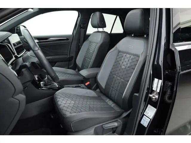 Volkswagen T-Roc 1.5 TSI R-Line | Rijklaar!! | Pano | IQ Lights | Camera | Adapt. Cruise | Trekhaak...