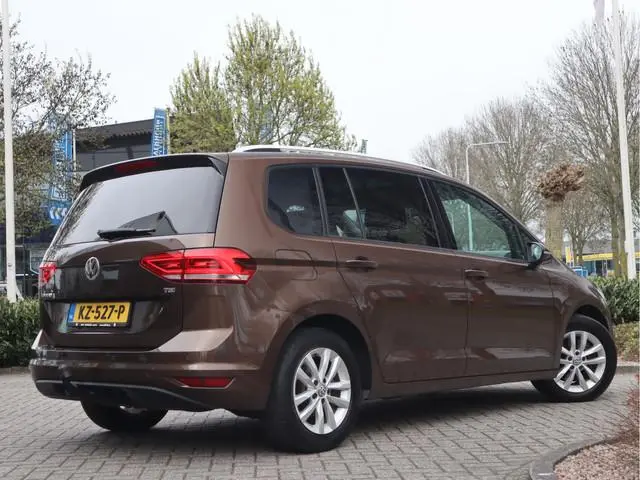 Volkswagen Touran 1.2 TSI Connected Series Navi / Climate / Trekh / Pano / 7 Persoons
