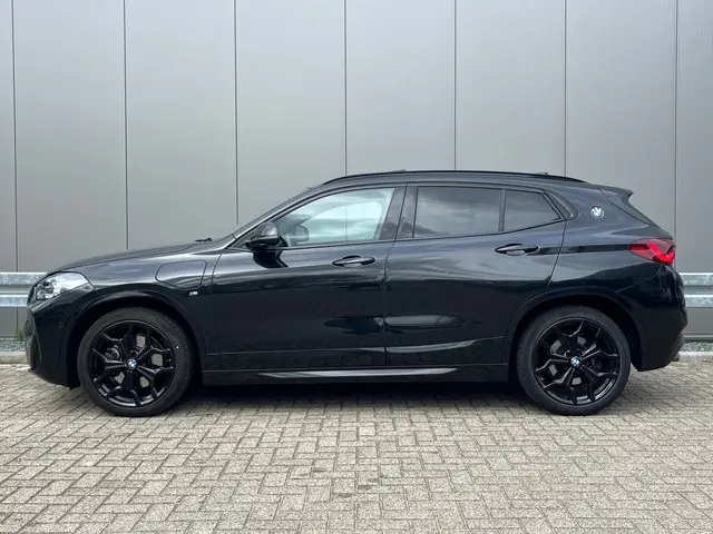 BMW X2 xDrive25e High Executive M-Pakket / Pano / Vol Leder / Haed-up / Key Less