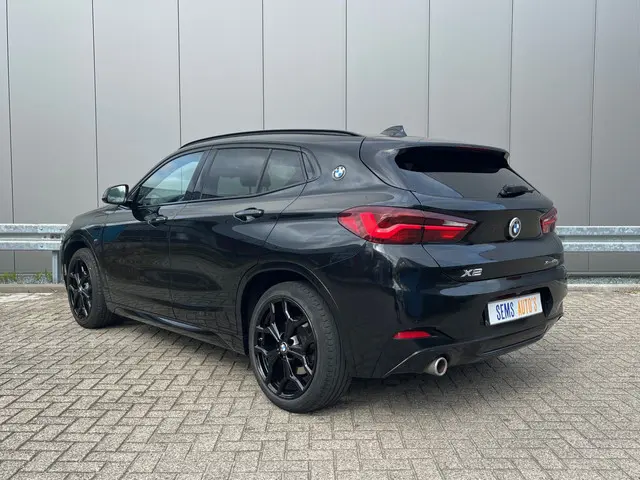 BMW X2 xDrive25e High Executive M-Pakket / Pano / Vol Leder / Haed-up / Key Less